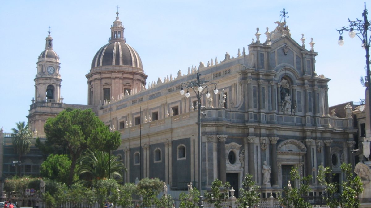 Kathedrale St. Agatha in Catania (Urban [CC BY-SA 3.0 (http://creativecommons.org/licenses/by-sa/3.0/)], von Wikimedia Commons)