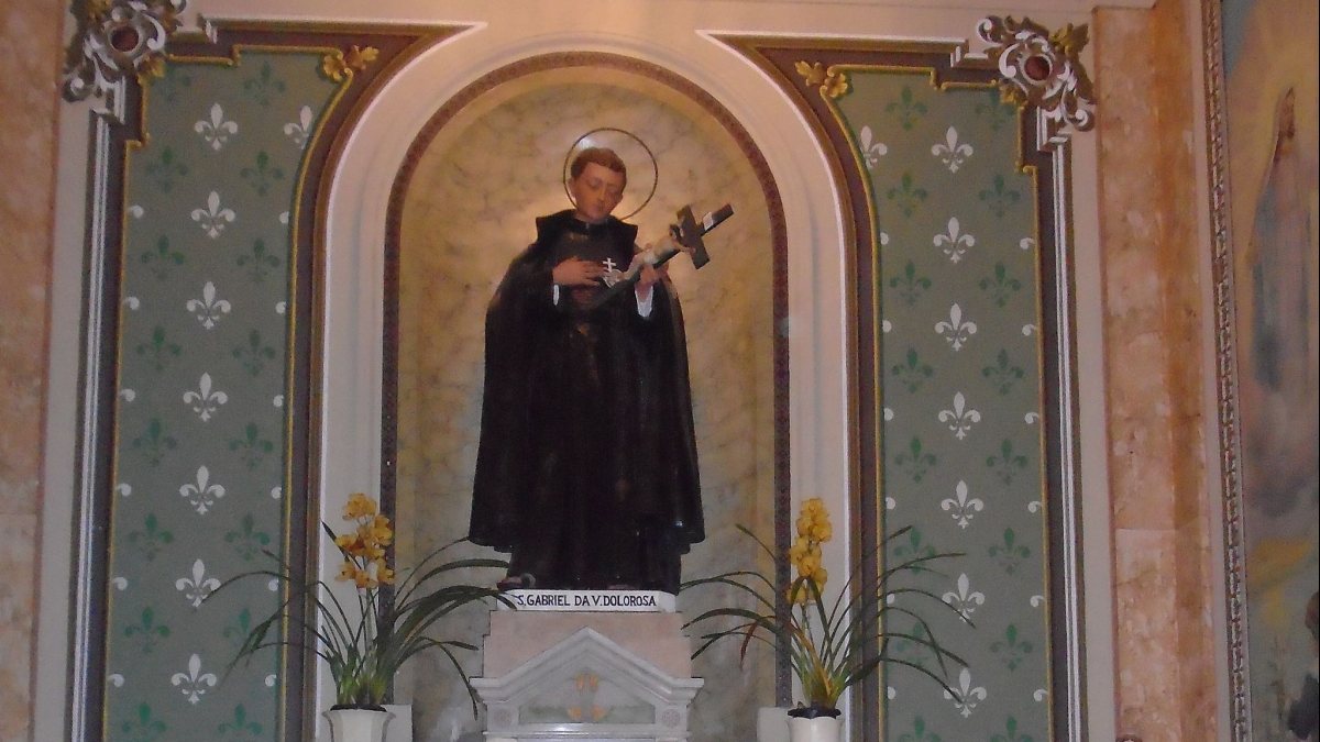 Die Statue des Hl. Gabriel in der Kirche von S&atilde;o Paulo. (Eugenio Hansen, OFS [CC BY-SA 4.0 (https://creativecommons.org/licenses/by-sa/4.0)])