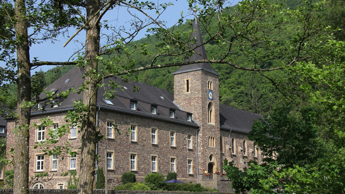 Die Hl. Beatrix war erste Priorin des Klosters Maria Engelport im Flaumbachtal. (Lothar Spurzem [CC BY-SA 2.0 de (https://creativecommons.org/licenses/by-sa/2.0/de/deed.en)])