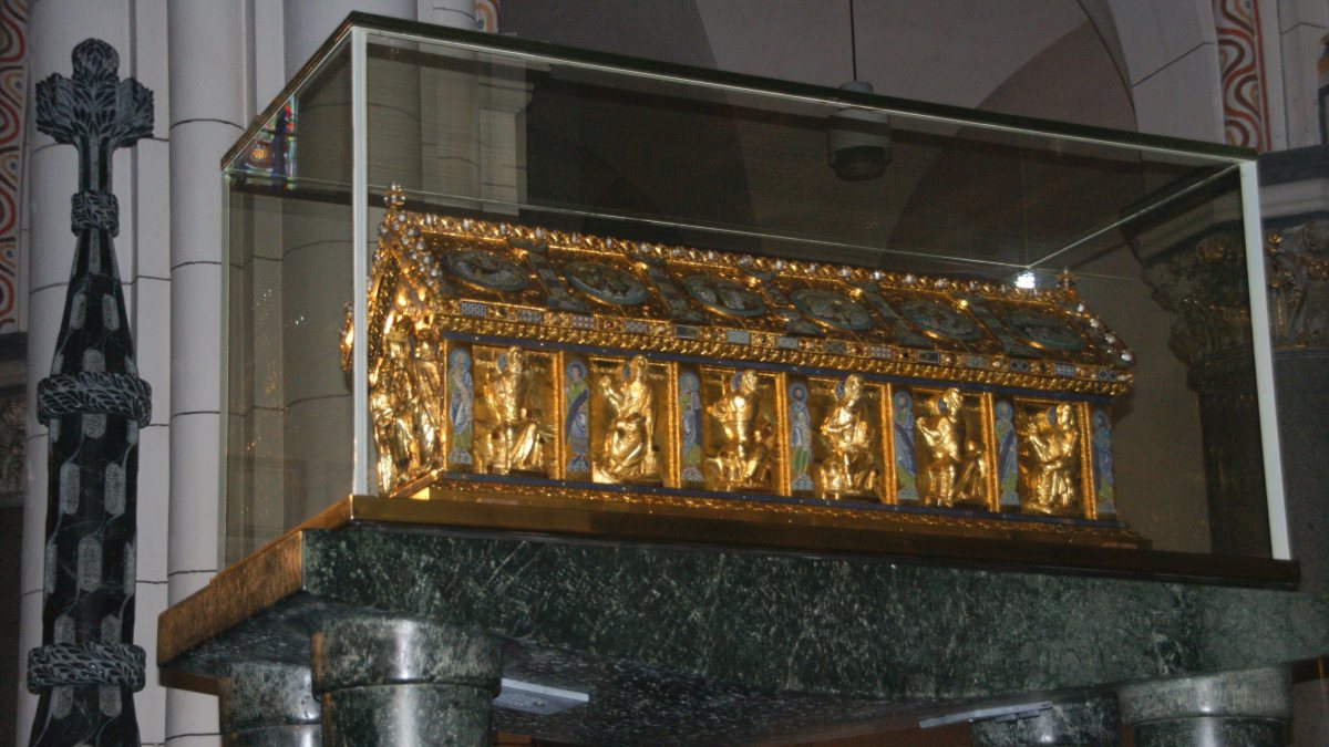 Schrein des Hl. Heribert in Neu St. Heribert in K&ouml;ln-Deutz (Tohma [CC BY-SA 4.0 (https://creativecommons.org/licenses/by-sa/4.0)])