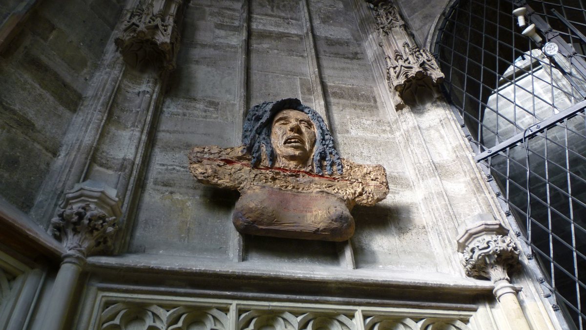 Büste der sel. Schwester Maria Restituta Kafka von Alfred Hrdlicka in der Barbara-Kapelle des Wiener Stephansdoms. (Uoaei1 [CC BY-SA 3.0 (https://creativecommons.org/licenses/by-sa/3.0)])