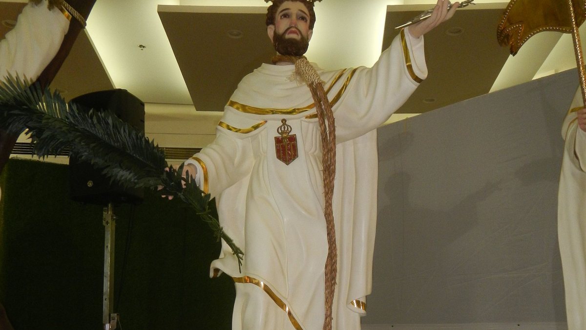 Statue des Heiligen bei einer marianischen Ausstellung im Jahr 2018.  (Judgefloro [CC0], https://commons.wikimedia.org/wiki/File:9030Marian_Exhibit_May_Baliuag_Bulacan_01.jpg)